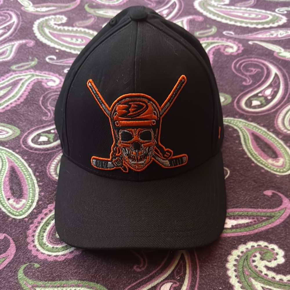 Anaheim Ducks Zypher Fitted “Hit Someone” Hat, Cap MEDIUM SIZE